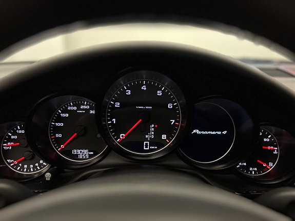 Porsche Panamera 4 21 of 30