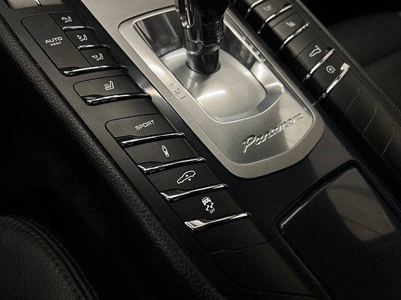 Porsche Panamera 4 22 of 30