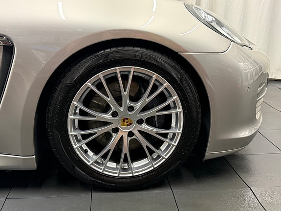 Porsche Panamera 4 9 of 30