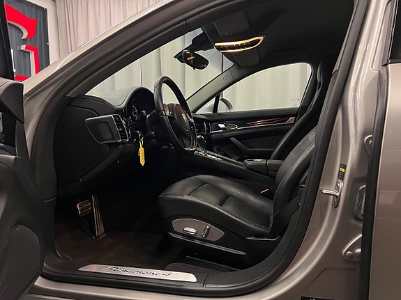 Porsche Panamera 4 13 of 30