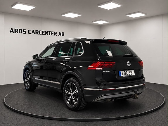 Volkswagen Tiguan 2 of 17