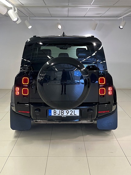 Land Rover Defender 110 4 of 5