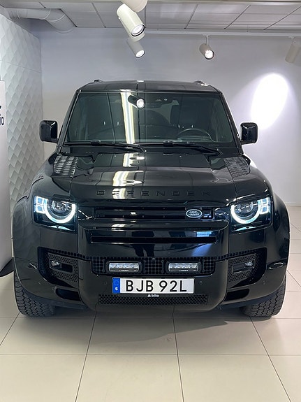 Land Rover Defender 110 5 of 5