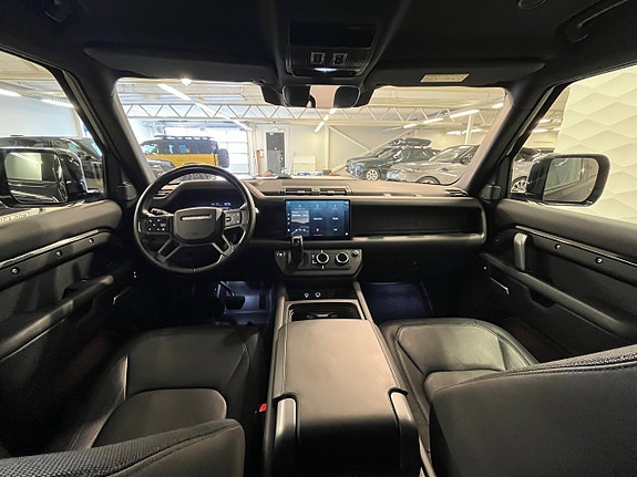 Land Rover Defender 110 8 of 10