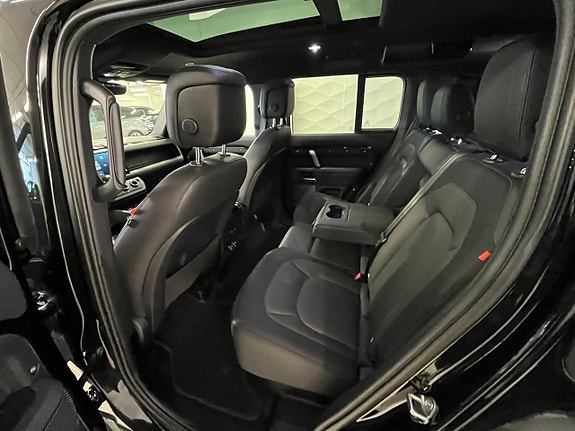 Land Rover Defender 110 9 of 10