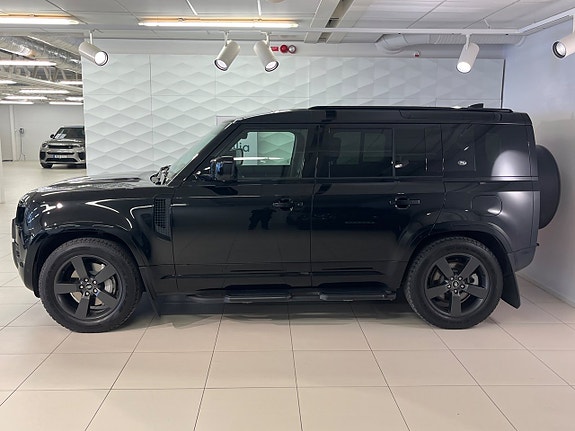 Land Rover Defender 110 7 of 10