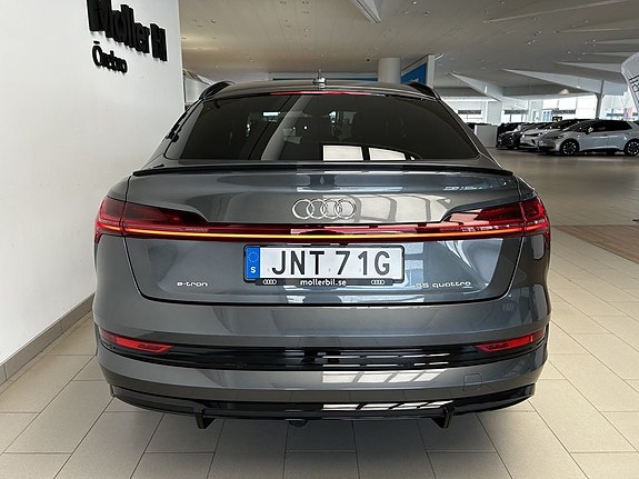 Audi e-tron Sportback 14 of 16