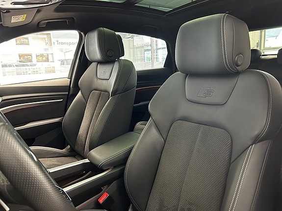 Audi e-tron Sportback 10 of 16