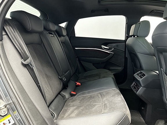 Audi e-tron Sportback 13 of 16