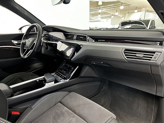 Audi e-tron Sportback 7 of 16