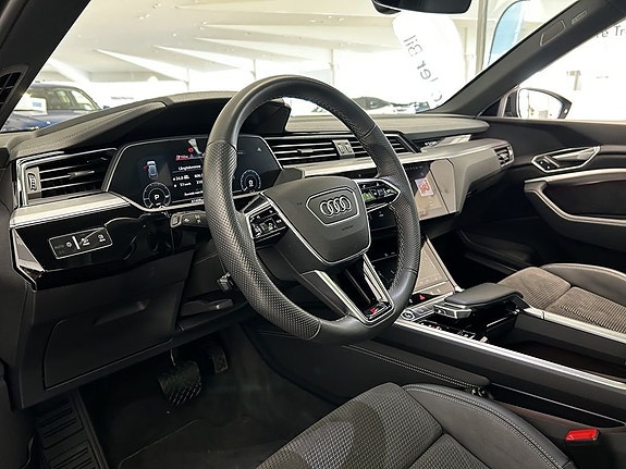 Audi e-tron Sportback 6 of 16
