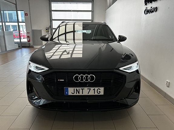 Audi e-tron Sportback 2 of 16