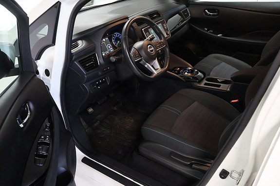 Nissan Leaf 4 of 5
