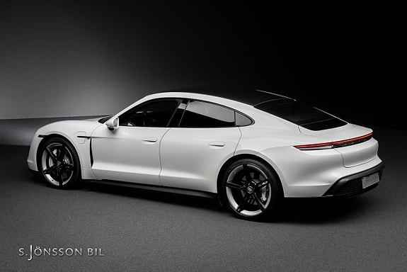 Porsche Taycan 4S 25 of 26