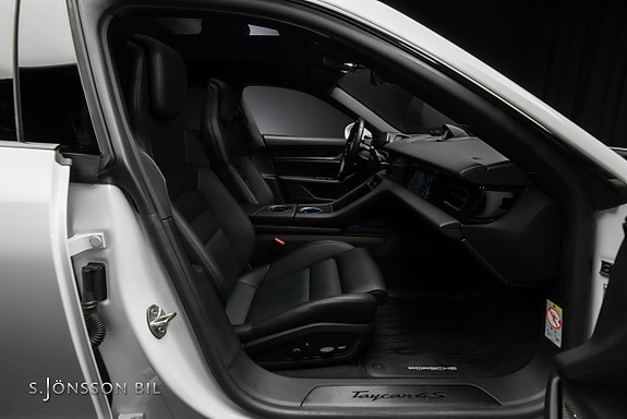 Porsche Taycan 4S 14 of 26