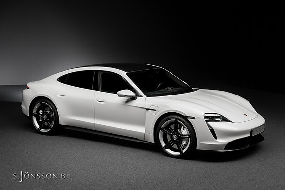 Porsche Taycan 4S 24 of 26