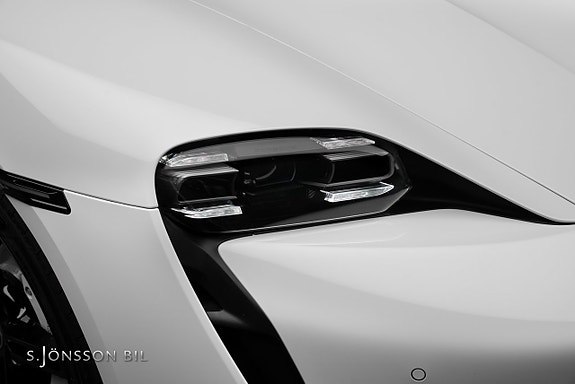 Porsche Taycan 4S 8 of 26