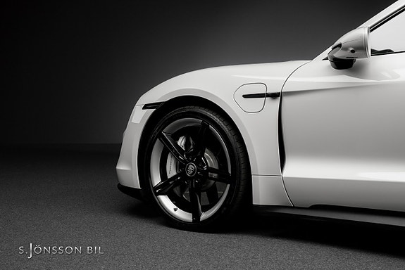 Porsche Taycan 4S 26 of 26