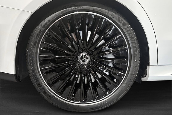 Mercedes-Benz E300 e 5 of 11