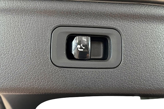 Mercedes-Benz EQE SUV 14 of 16