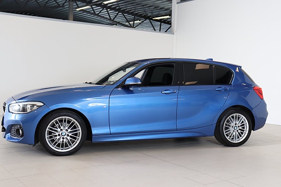 BMW 118i 3 of 5