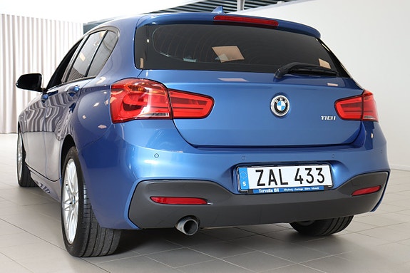 BMW 118i 4 of 5
