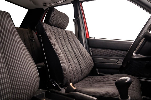 Mercedes-Benz W201 19 of 23
