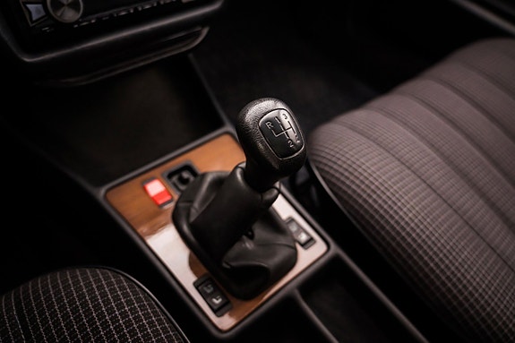 Mercedes-Benz W201 15 of 23