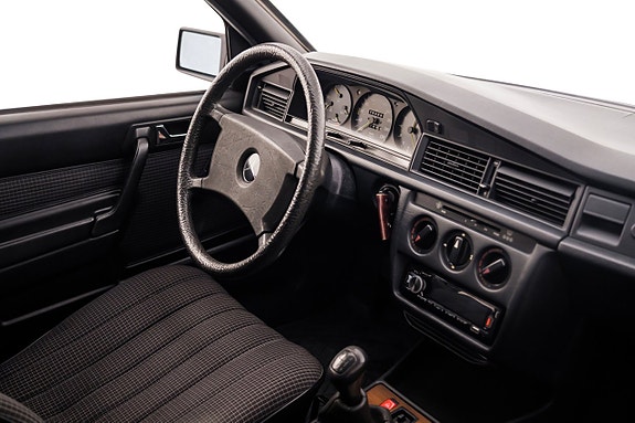 Mercedes-Benz W201 21 of 23