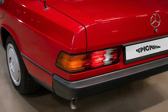 Mercedes-Benz W201 9 of 23