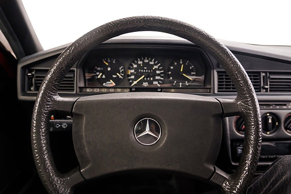Mercedes-Benz W201 13 of 23