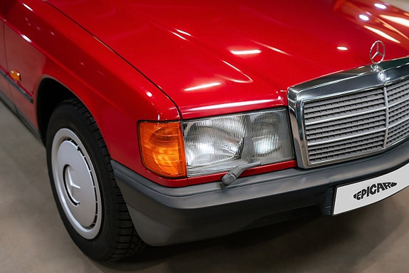 Mercedes-Benz W201 4 of 5