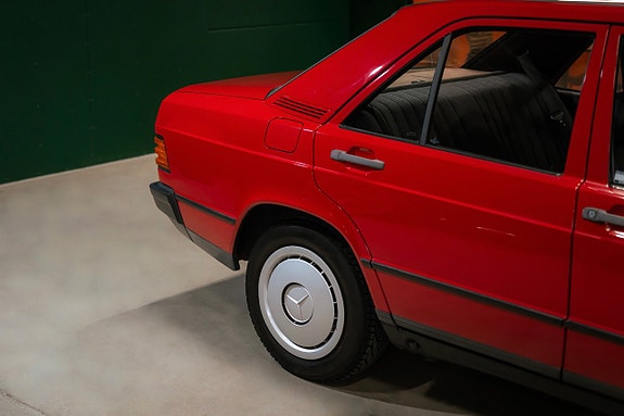 Mercedes-Benz W201 5 of 5