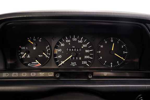 Mercedes-Benz W201 14 of 23