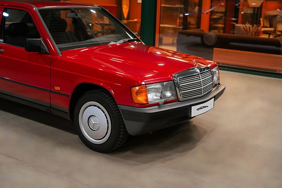 Mercedes-Benz W201 2 of 5