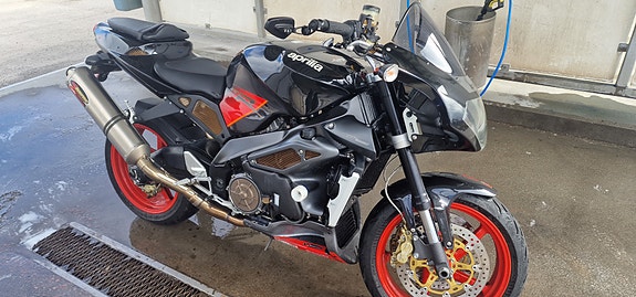 Aprilia RSV 1000 R Tuono 5 of 5