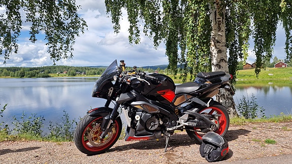 Aprilia RSV 1000 R Tuono 3 of 5