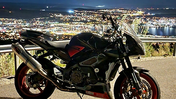 Aprilia RSV 1000 R Tuono 4 of 5
