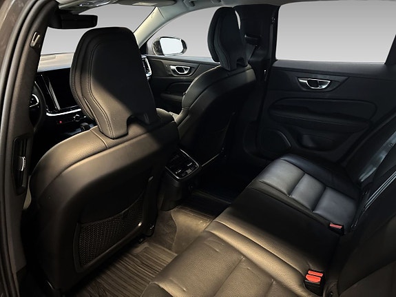 Volvo V60 Cross Country 13 of 19