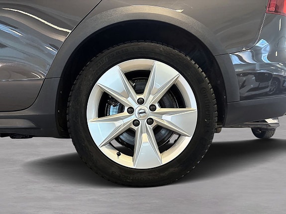 Volvo V60 Cross Country 9 of 19