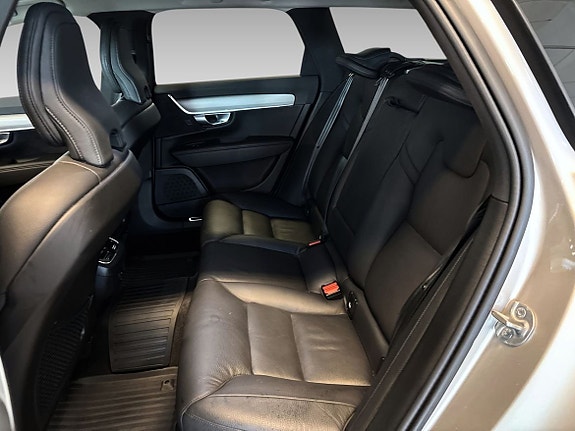 Volvo V90 Cross Country 11 of 19