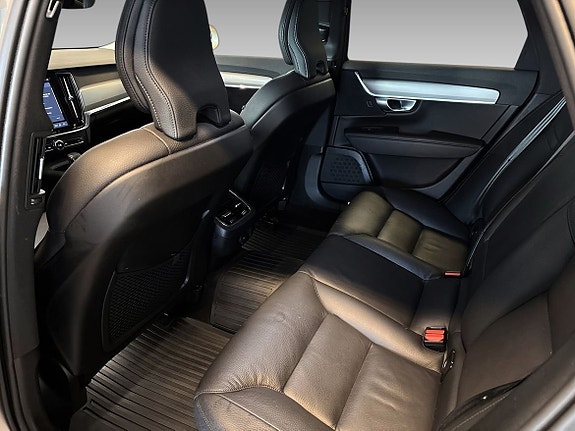 Volvo V90 Cross Country 12 of 19