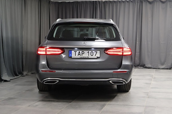 Mercedes-Benz E220 d 4 of 5