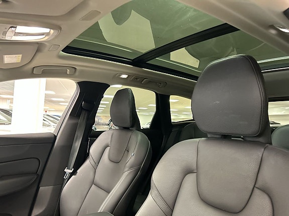 Volvo XC60 11 of 17