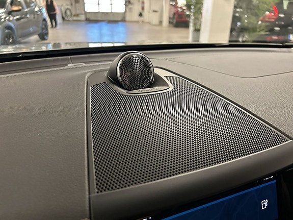 Volvo XC60 16 of 17