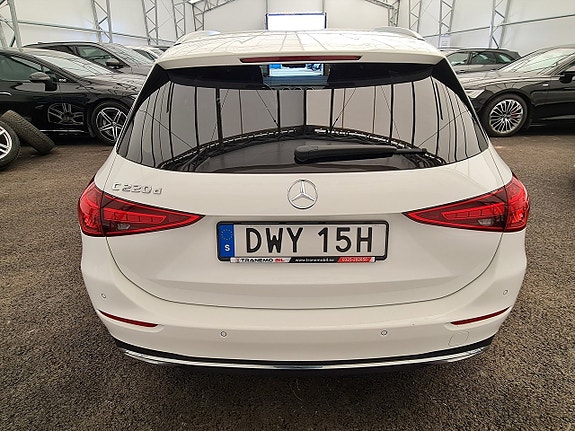 Mercedes-Benz C220 5 of 5