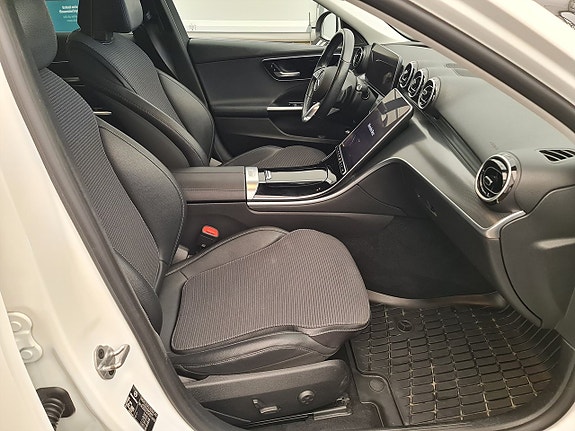 Mercedes-Benz C220 11 of 28