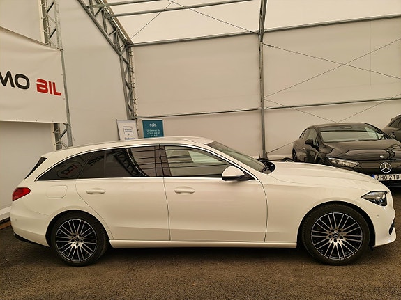 Mercedes-Benz C220 2 of 5