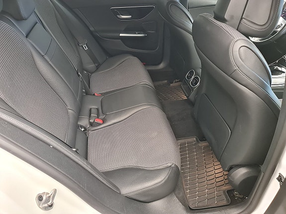 Mercedes-Benz C220 13 of 28