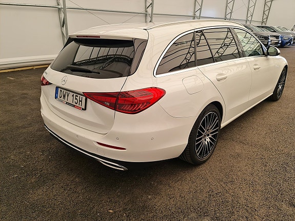 Mercedes-Benz C220 4 of 5